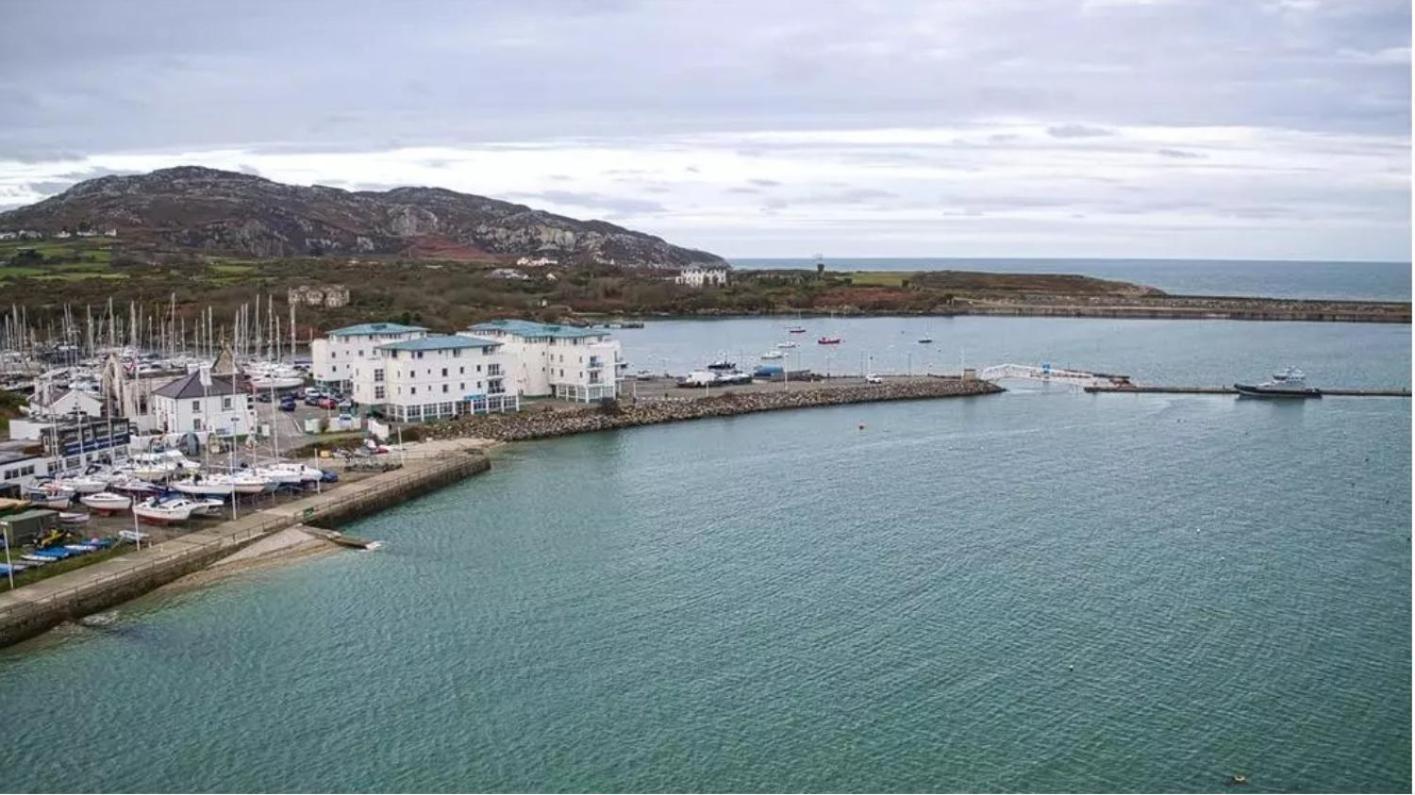 Marina Sea View Apt - Second Floor With Lift, Modern Holyhead Exterior photo