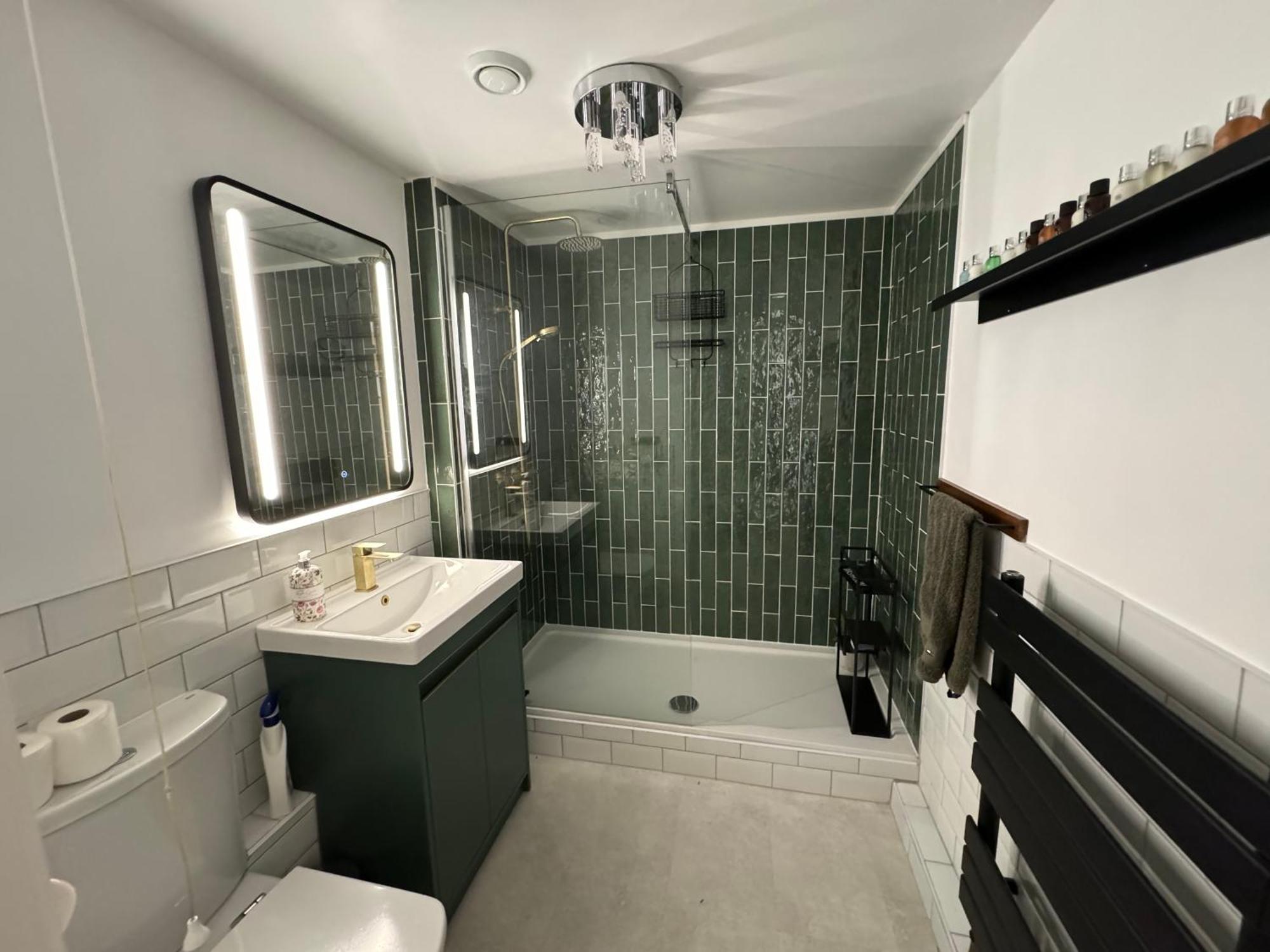 Marina Sea View Apt - Second Floor With Lift, Modern Holyhead Exterior photo